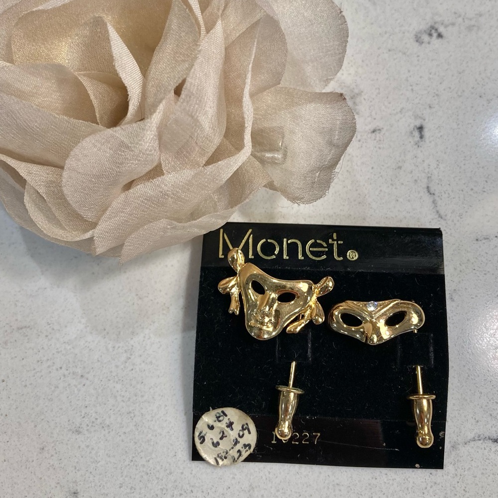 Vintage Monet Opera Mask Gold tone hat stick pins